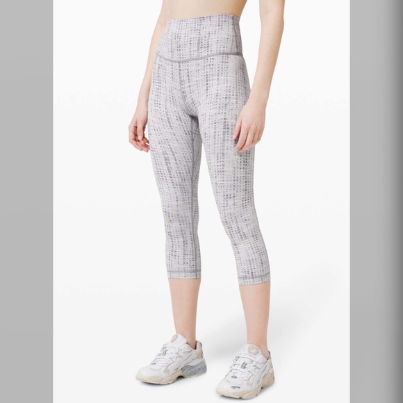 Wunder Under Crop High-rise 21” - Picture 2 of 7